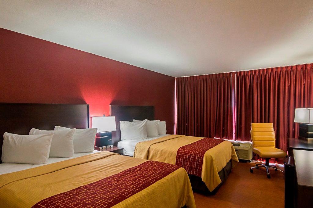 Red Roof Inn Лъбък Екстериор снимка