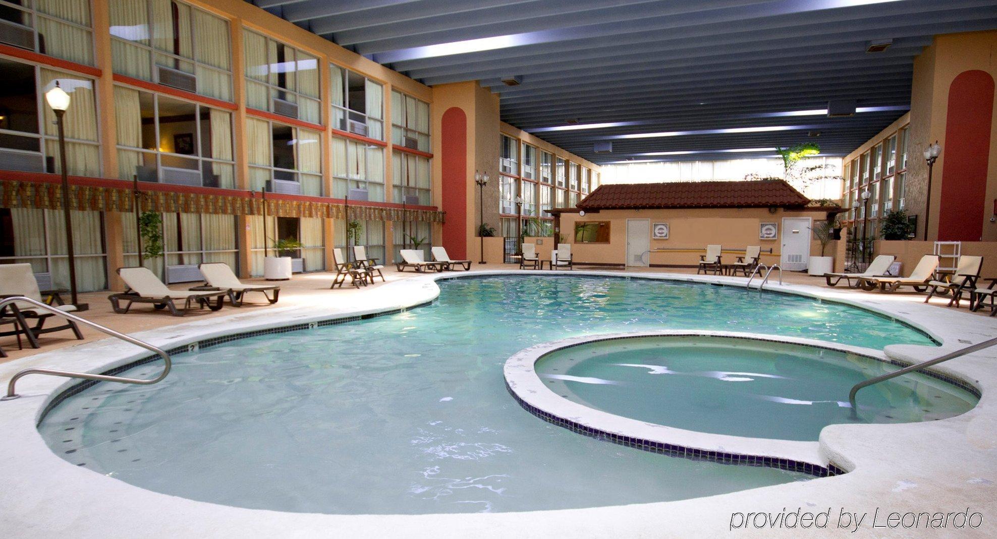 Red Roof Inn Лъбък Екстериор снимка